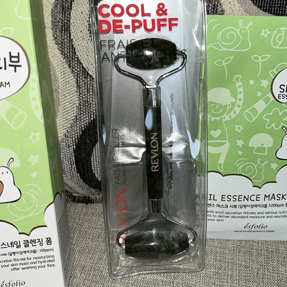 Snail 🐌 skincare set and Facial Roller - Picture 7 of 8